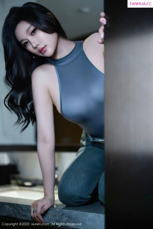   [XiuRen]高清写真图 2025.11.06 No.10952 杏子Yada 丰腴身材第23张图片